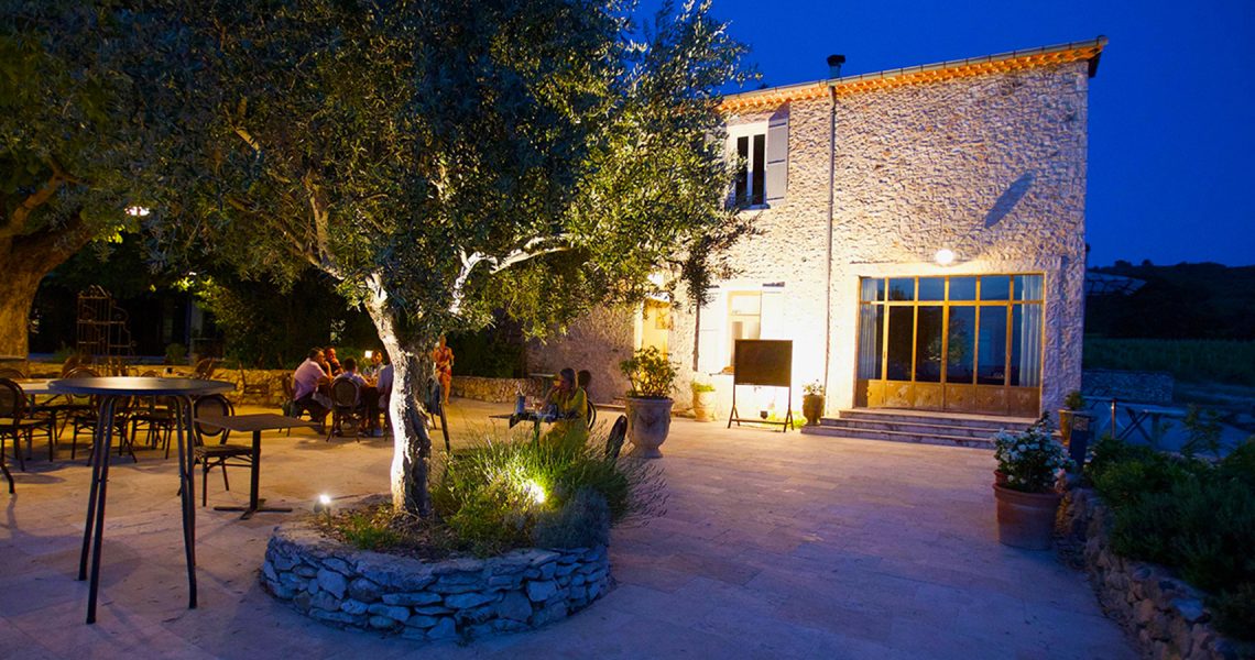 pezet_batisse_restaurant_terrasse_nuitb